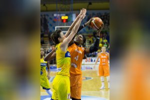GOOD ANGELS Košice vs. Famila Schio, Stehlíková(11) vs. Yacoubou(4)